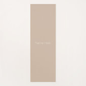 ミニマルなベージュタン名前をカスタムするモノグラム ヨガマット (正面)