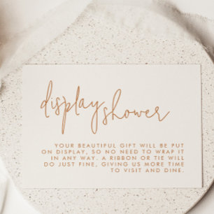 ミニマルなベージュブライダルシャワーディスプレイシャワー エンクロージャーカード