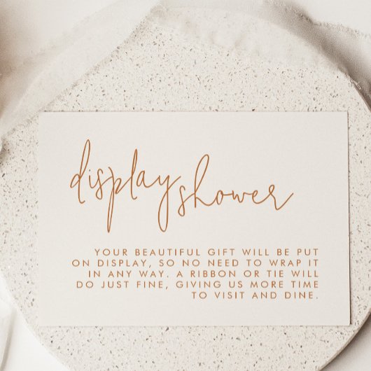 ミニマルなベージュブライダルシャワーディスプレイシャワー エンクロージャーカード
