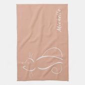 ミニマルなホワイトキャットオンピンクの名前 キッチンタオル (縦)