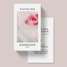 ミニマルなメイクアップアーティスト赤い唇の写真 名刺