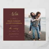 ミニマルなメルロレッド&セピア結婚ブランチの写真 箔招待状ポストカード (正面)