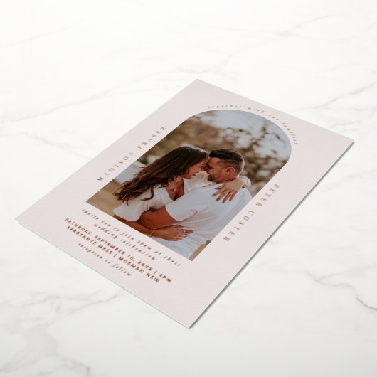 ミニマルなモダンアーチ写真ウェディング 箔招待状 (回転した状態)