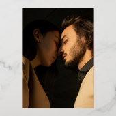 ミニマルなモノグラムブラック結婚フォトの金ゴールド 箔招待状 (裏面)