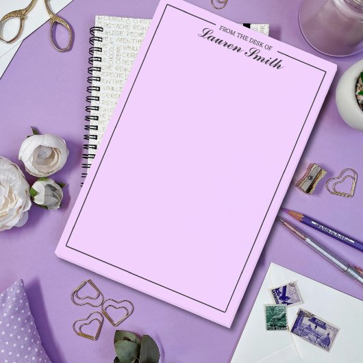 ミニマルなラベンダーエレガントの机から ポストイット