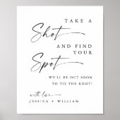 ミニマルな人がドリンクの結婚シーティングサインを取る ポスター (正面)