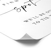 ミニマルな人がドリンクの結婚シーティングサインを取る ポスター (角)