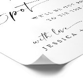 ミニマルな人がドリンクの結婚シーティングサインを取る ポスター (角)