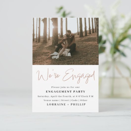 ミニマルな写真 婚約パーティーのお知らせ 招待状 (スタンド正面)