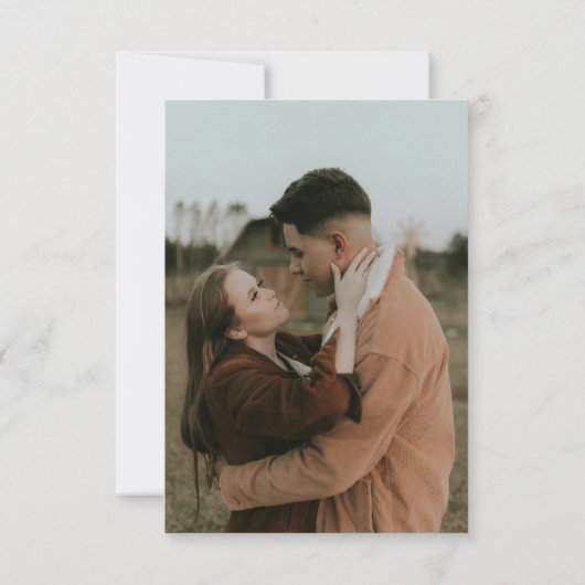 ミニマルな写真 婚約パーティーのお知らせ 招待状 (裏面)