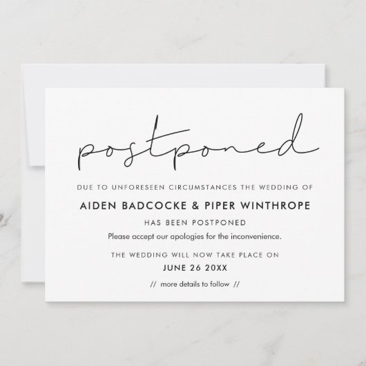 ミニマルな手書きの延期された発表 招待状 (正面)