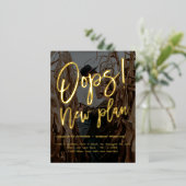 ミニマルな新しいプ結婚ランの写真が日付を変更 箔招待状ポストカード (立ち正面)