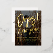 ミニマルな新しいプ結婚ランの写真が日付を変更 箔招待状ポストカード (正面/裏面)