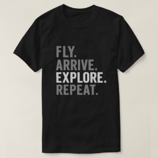 ミニマルな旅行の引用文のタイポグラフィー Tシャツ