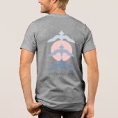 ミニマルな日本風魚鷹の浮世絵スタイル グレー トライブレンドTシャツ (裏面)