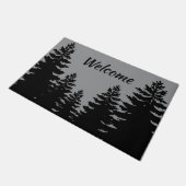 ミニマルな灰色と黒い松のシルエットa ドアマット (アングル)