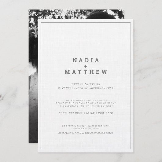 ミニマルな灰色の白い垂直文字結婚写真 招待状 (正面/裏面)