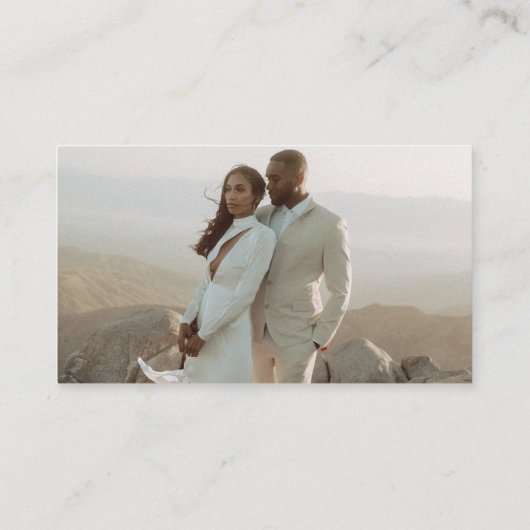 ミニマルな白黒の写真モダンの結婚数 エンクロージャーカード (裏面)