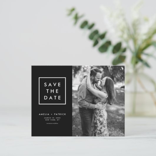 ミニマルな白黒の写真日付を保存 案内ポストカード (スタンド正面)