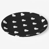 ミニマルな白黒ハートパターン ペーパープレート (アングル)