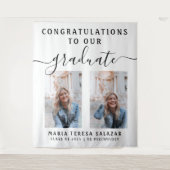 ミニマルな筆記体カリグラフィー2枚の写真 卒業式 タペストリー (正面)