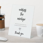 ミニマルな結婚前パーティーの封筒宛名記入サイン 台座サイン (インサイチュ)