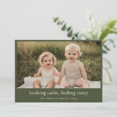 ミニマルな緑のおもしろいクリスマス家族の写真 シーズンカード (スタンド正面)