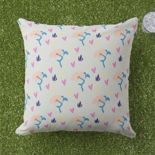 ミニマルな花とハート模様 アウトドアクッション (芝生)