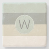 ミニマルな落ち着きストライプのパターンとモノグラム ストーンコースター (正面)