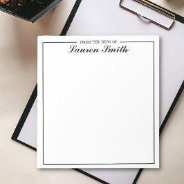 ミニマルな黒エレガント本の机から ノートパッド