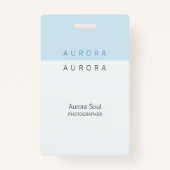 ミニマルな2トーンブルーのネームバッジ バッジ (裏面)