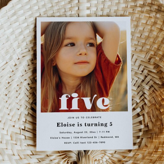 ミニマルな5歳の誕生日招待状 | 5歳の誕生日 招待状