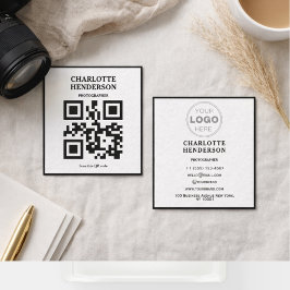 ミニマルなQRコードプロフェッショナルデザイン スクエア名刺