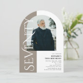 ミニマルなSEVENTY アーチ写真 70歳の誕生日 招待状 (スタンド正面)