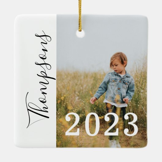 ミニマルはっきりしたモダン年ファミリ名スクリプトの写真 セラミックオーナメント (裏面)