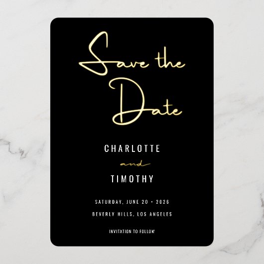 ミニマルはっきりしたリストブラックスクリプトウェディング日付を保存 箔招待状 (正面)