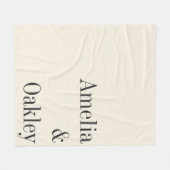 ミニマルアイボリーベージュ色ブラックエレガントウェディングカスタム フリースブランケット (正面(横))