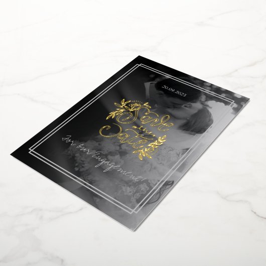 ミニマルエレガントム写真婚約金ゴールドスクリプト 箔招待状 (回転した状態)