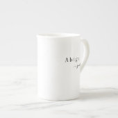 ミニマルエレガントリストスクリプト名パーソナライズされた ボーンチャイナマグカップ (正面右)