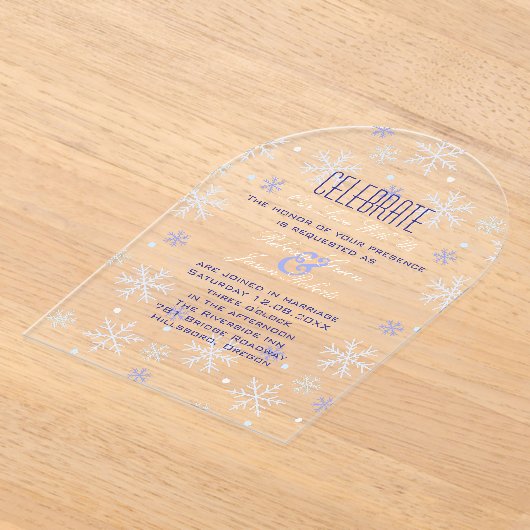 ミニマルエレガントリストブルースノーフレーク冬の結婚式 アクリル招待状 (レイダウン)