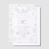 ミニマルエレガントリストブルースノーフレーク冬の結婚式 ベラム紙招待状 (オフセット)