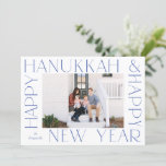 ミニマルエレガントリストブルーHanukkah新年写真 シーズンカード<br><div class="desc">このミニマルなデザインと文字、写真と休日の挨拶をバックエレガントに特集して、あなたの愛する人々に特別な休日の挨拶を送りなさい。</div>