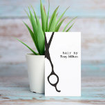 ミニマルエレガント白黒美容師 名刺<br><div class="desc">白い背景モダンと黒いハサミのアイコンでカスタマイズ可能な名刺テンプレート。シンプルデザインエレガント。美容師、美しいサロンに最適。</div>