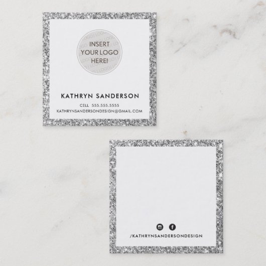 ミニマルカスタムモダンロゴのシックなシルバーグリッター スクエア名刺 (正面/裏面)