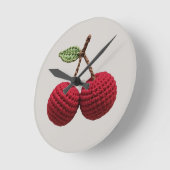 ミニマルガーリーリストクロチェットレッドさくらんぼサマーフレッシュ ラウンド壁時計 (傾斜)