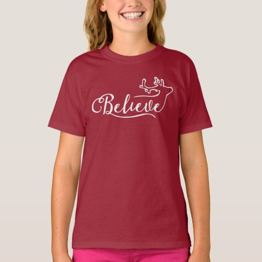 ミニマルクリスマス Believe Reindeer Script Tシャツ (正面)