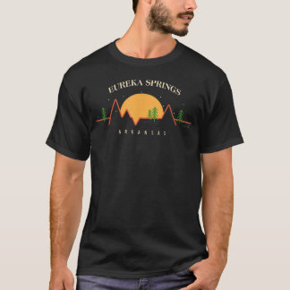 ミニマルサンセットマウンテンズパインタワー ユーレカスプリングス Tシャツ