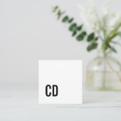 ミニマルシンプルスエレガントホワイトブラックモノグラム スクエア名刺 (スタンド正面)