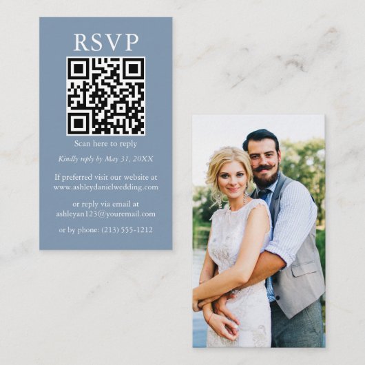 ミニマルシンプルス結婚のQRフォトダスティブルーRSVP エンクロージャーカード (正面/裏面)