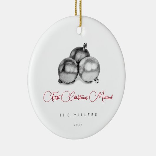 ミニマルシンプルリストスクリプト初めてのクリスマス結婚した セラミックオーナメント (右)